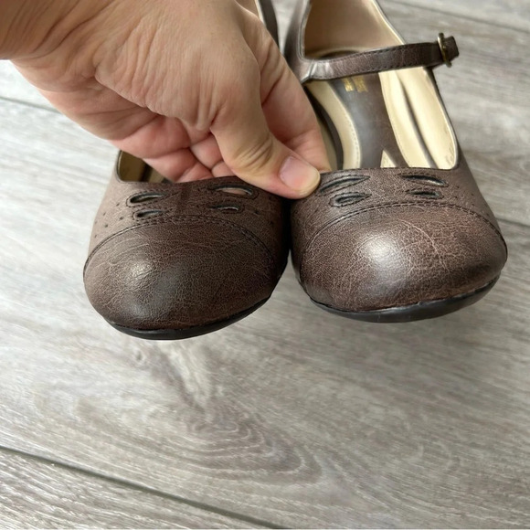 Naturalizer N5  Comfort Basma Mary Jane Pumps - Picture 5 of 12